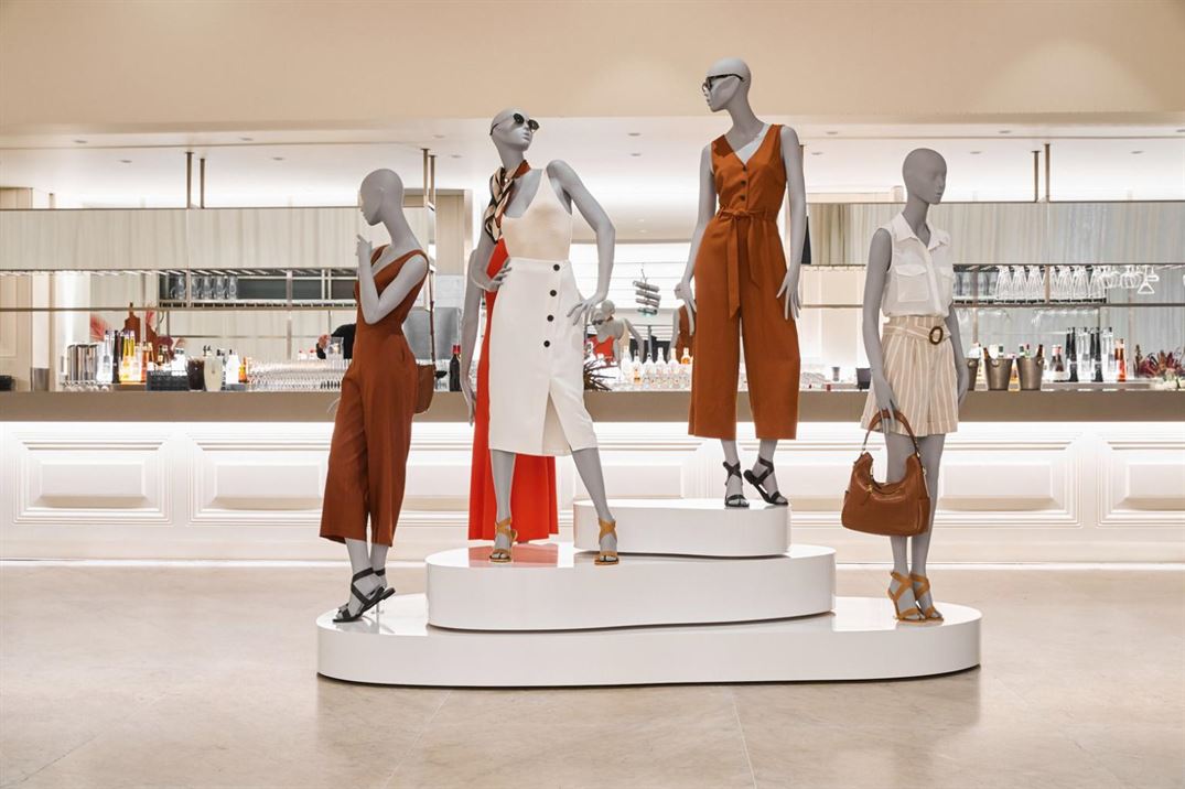 Mannequins in a trendy bar and a stylish bar area - perfect for fashion runway events