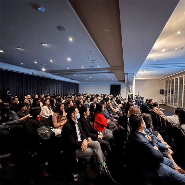 Melbourne presentation venue: a spacious room with modern decor, equipped with audiovisual technology.